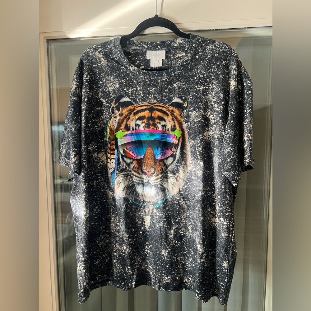 Man/woman t shirt by Camilla